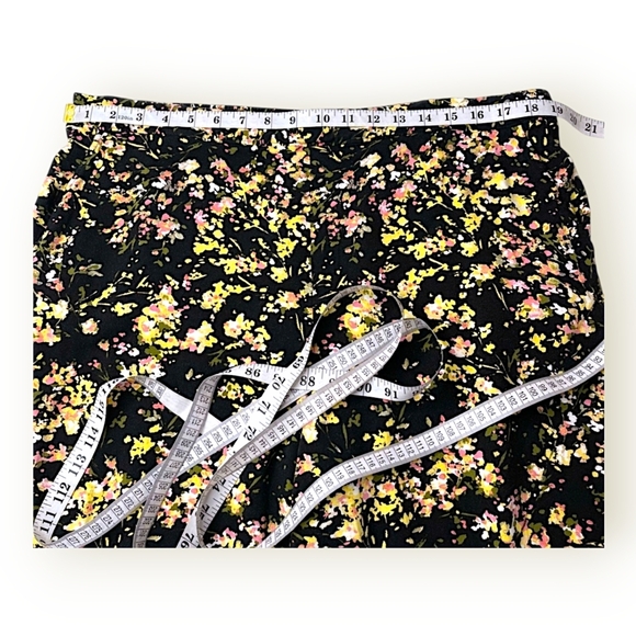 Jessica Simpson "Boquet Splash" Floral Joggers with Pockets - Picture 9 of 10